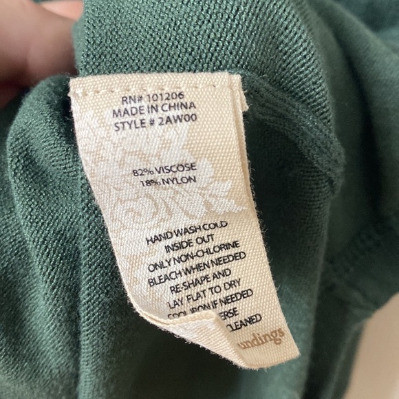 Soft Surroundings green sweater with gold back zipper size small - Picture 6 of 10